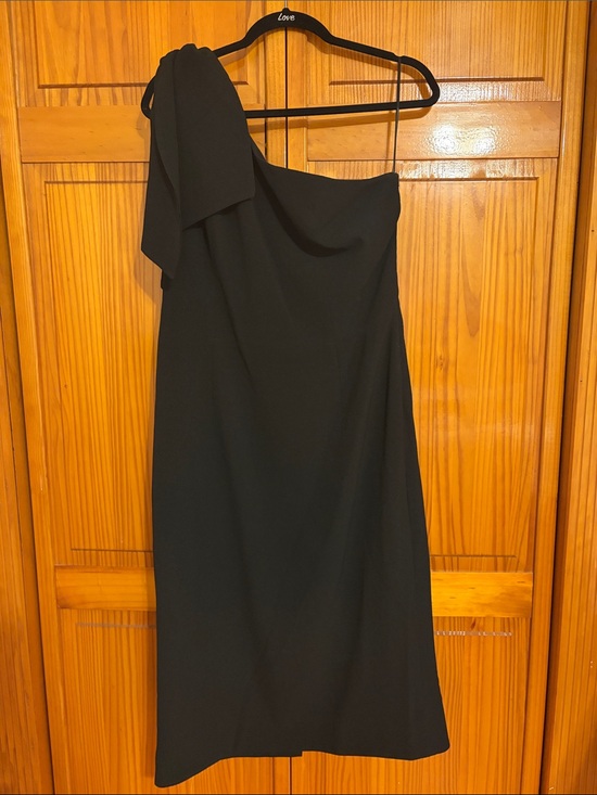 Dress the Population Dresses & Skirts - Dress the Population One-Shoulder Black Midi Dress